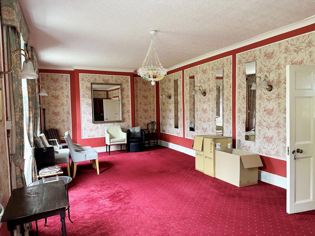 Lot: 165 - FORMER PERIOD HOTEL WITH POTENTIAL - Dinning room